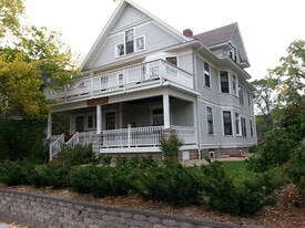 Building Photo - 627 Ontario St SE