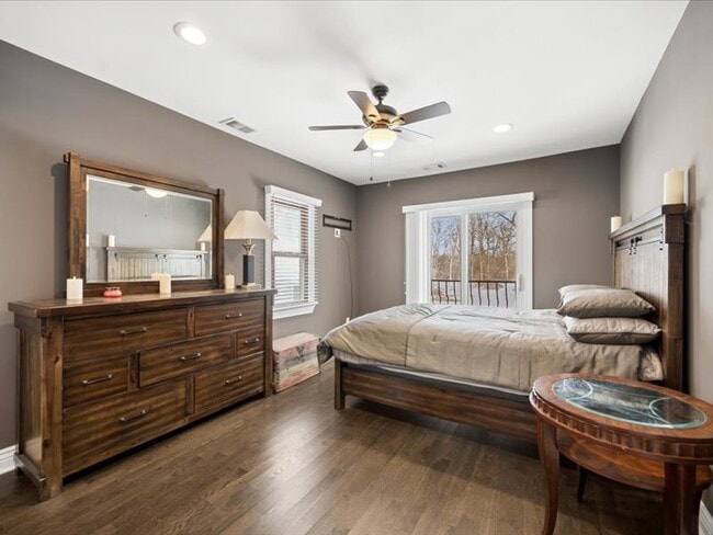 Building Photo - 2325 Shady Ln