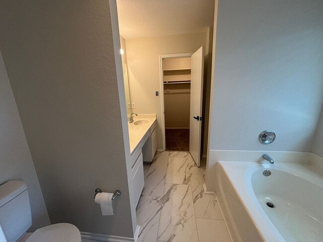 Building Photo - 4 BR/2BA | Updated Single Family Home | 2-Car Garage Parking | Fenced backyard