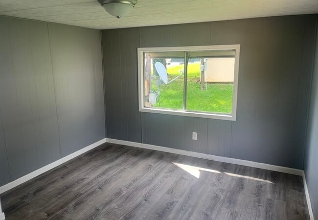 Building Photo - 222 Garlands Private Dr