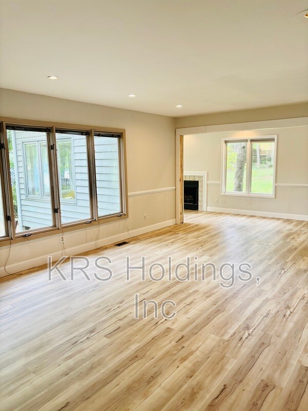 Building Photo - 487 Westwood Rd