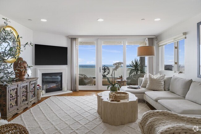 Building Photo - 4715 Ocean Front Walk