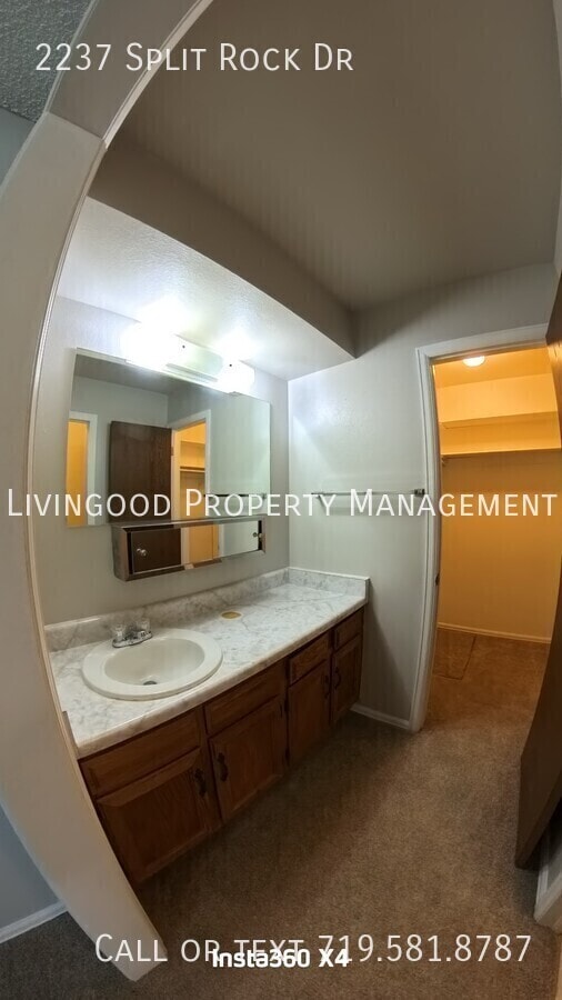Building Photo - 2237 Split Rock Dr