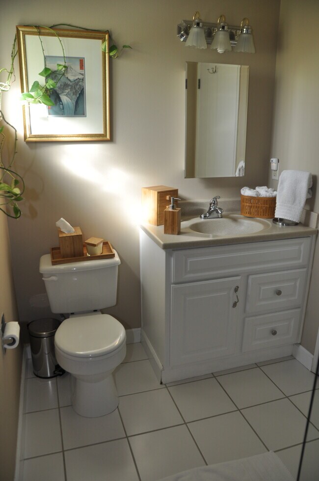 Building Photo - 5747 Clematis Dr