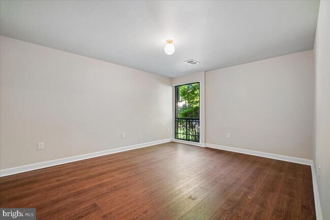 Building Photo - 9907 Blundon Dr