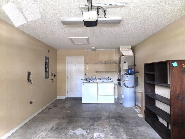 Building Photo - 739 Heathrow Ave