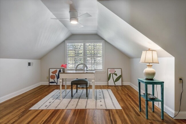 Building Photo - 5 bedroom 3 bathroom with over 3,500 square feet in East Memphis near Walnut Grove and Perkins