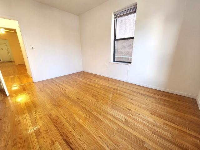 Building Photo - 1 bedroom in SUNNYSIDE NY 11104