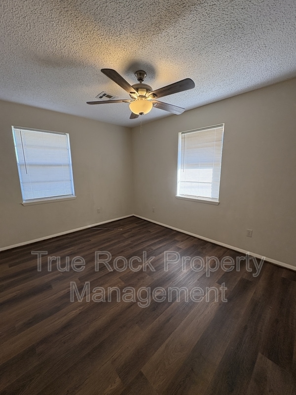 Building Photo - 14145 Cr 3500 Lp