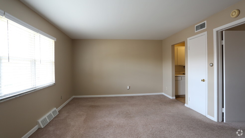 Living Room - Kenny Road Apartments