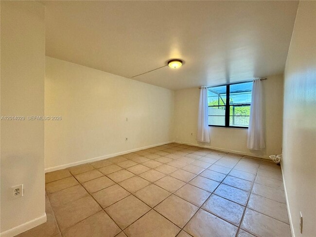 Building Photo - 10875 SW 112th Ave