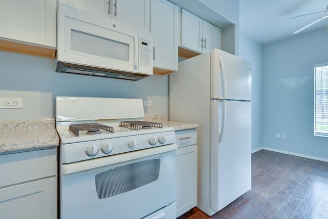 Building Photo - NW!! Gated!!! Clubhouse!!!Community Pool!!! 1st Floor Condo!!! Wood like floors!! No Carpet!!