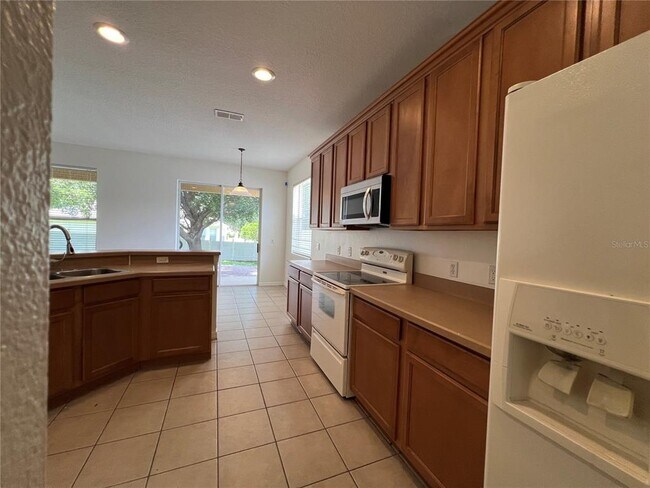 Building Photo - 554 Hiawatha Palm Pl