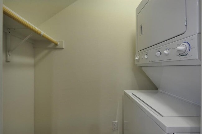 Building Photo - 711 W 32nd St