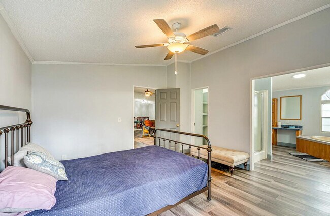 Building Photo - 6651 SE Co Rd 337