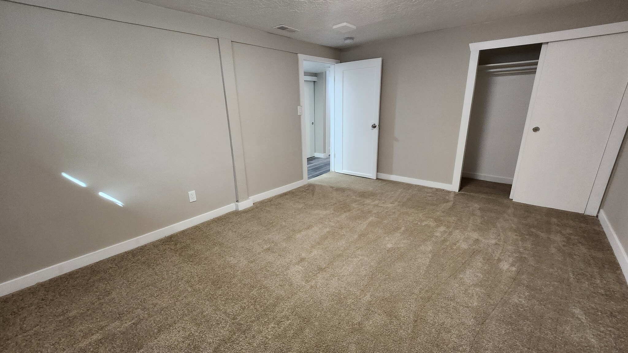 Building Photo - 920 W 600 N