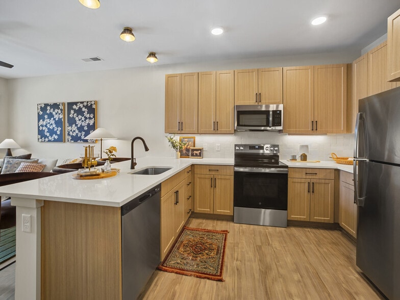 Primary Photo - Canopy on Western