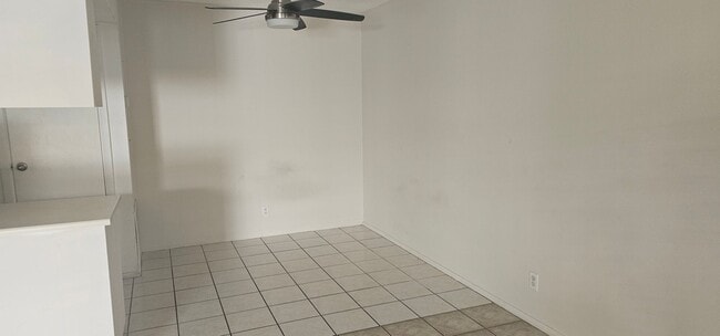 Building Photo - Quaint 2 story Townhome for rent