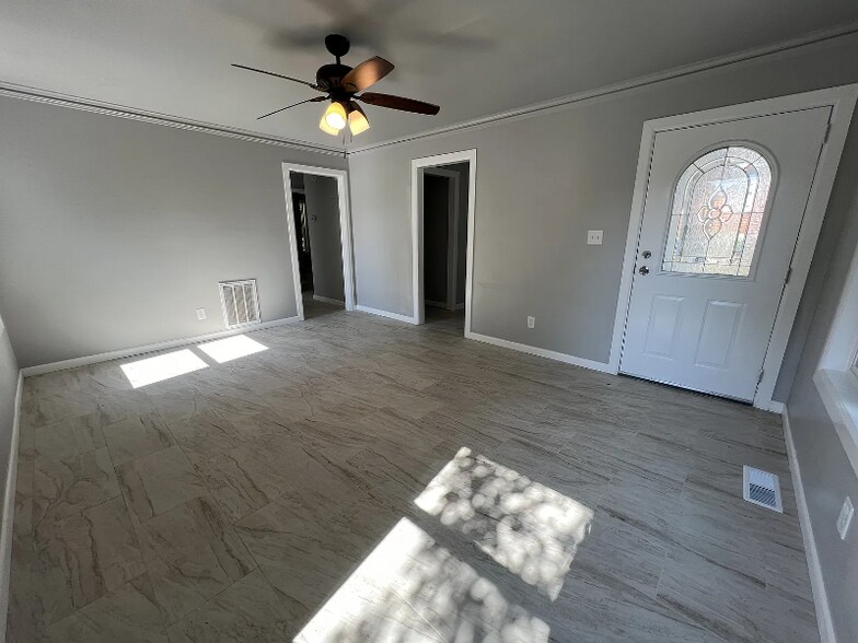 Building Photo - 2157 Nelms Dr SW