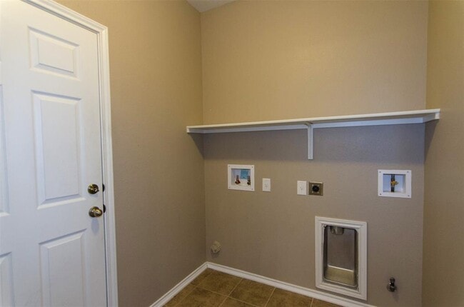 Building Photo - 1044 Clove Hitch Dr