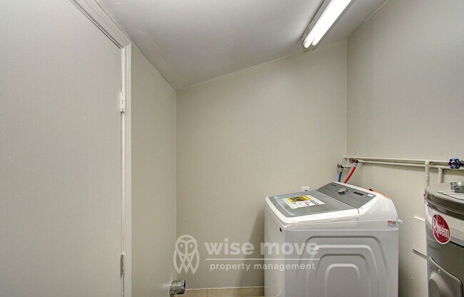 Building Photo - NW Greeley Duplex