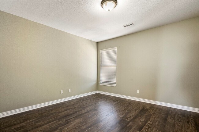 Building Photo - 121 Carrington Ave