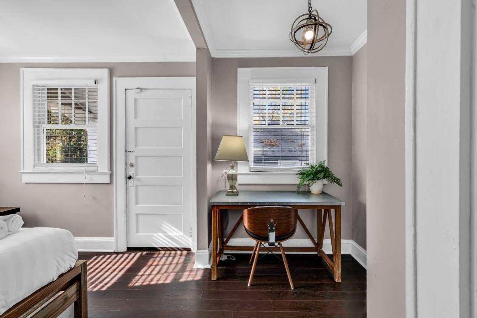 Building Photo - 822 Parkwood Ave