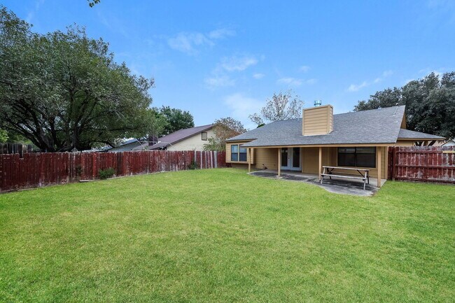 Building Photo - 7519 Branding Trail
