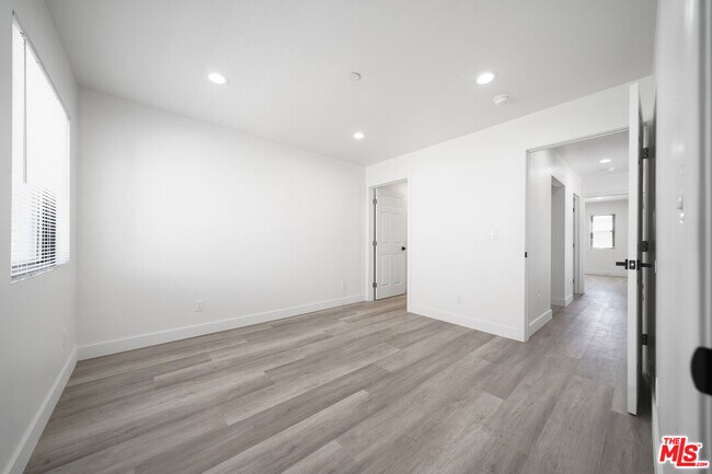 Building Photo - 4110 Normandie Ave