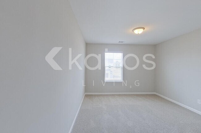 Building Photo - 877 Silent Barge Cv