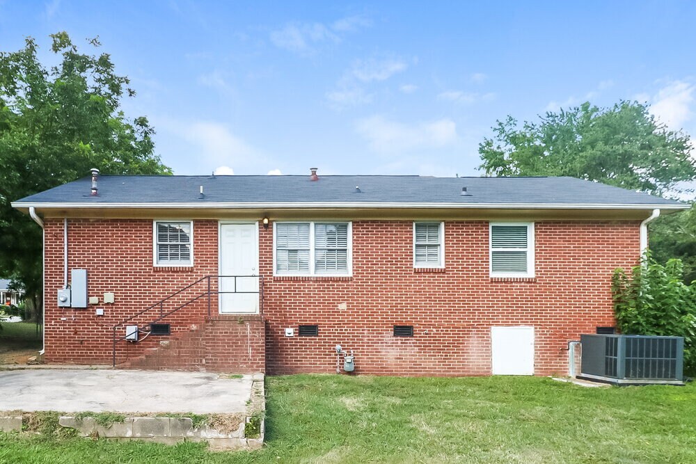 Building Photo - 4534 Hidden Valley Rd