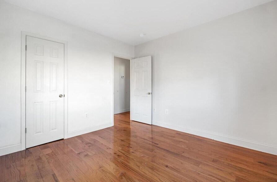 Building Photo - 212 Orange St SE