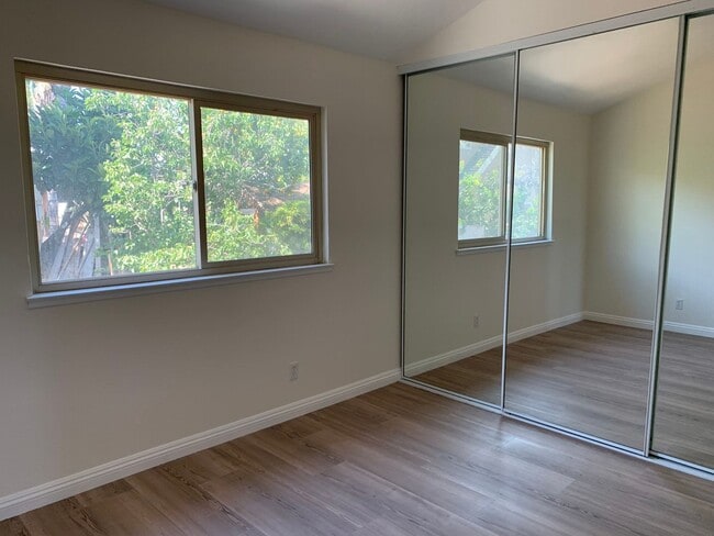 Building Photo - Charming Two-Story Home in Vista with Spac...