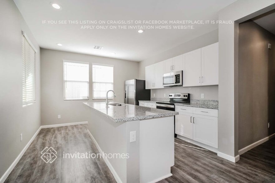 Building Photo - 18912 W Reade Ave