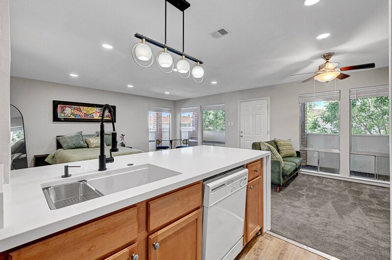 Building Photo - 730 Oakmont Ave
