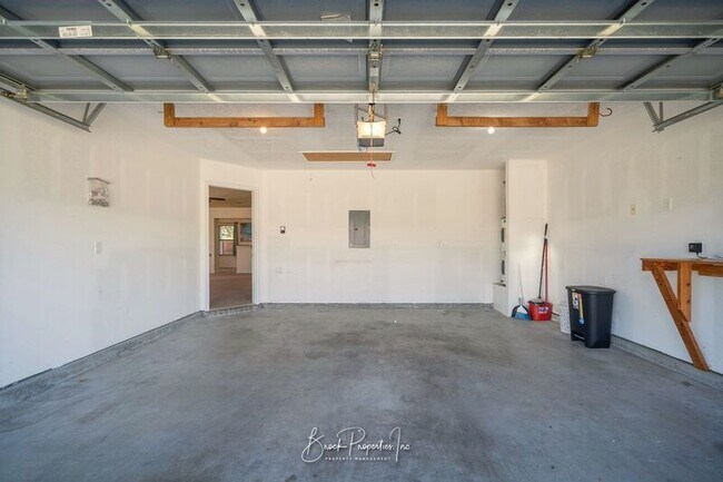 Building Photo - 711 Forgotten Creek Ln