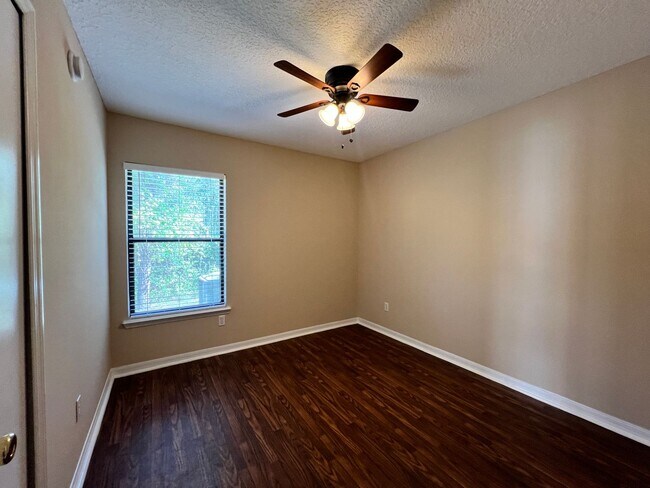 Building Photo - **COMING SOON** - 3/2 Townhome in Riversid...