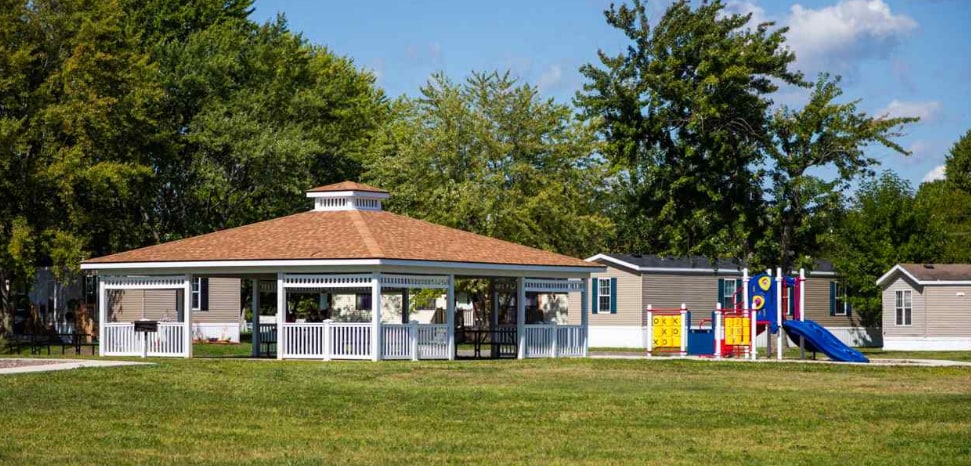 Building Photo - 7028 Bayview Dr