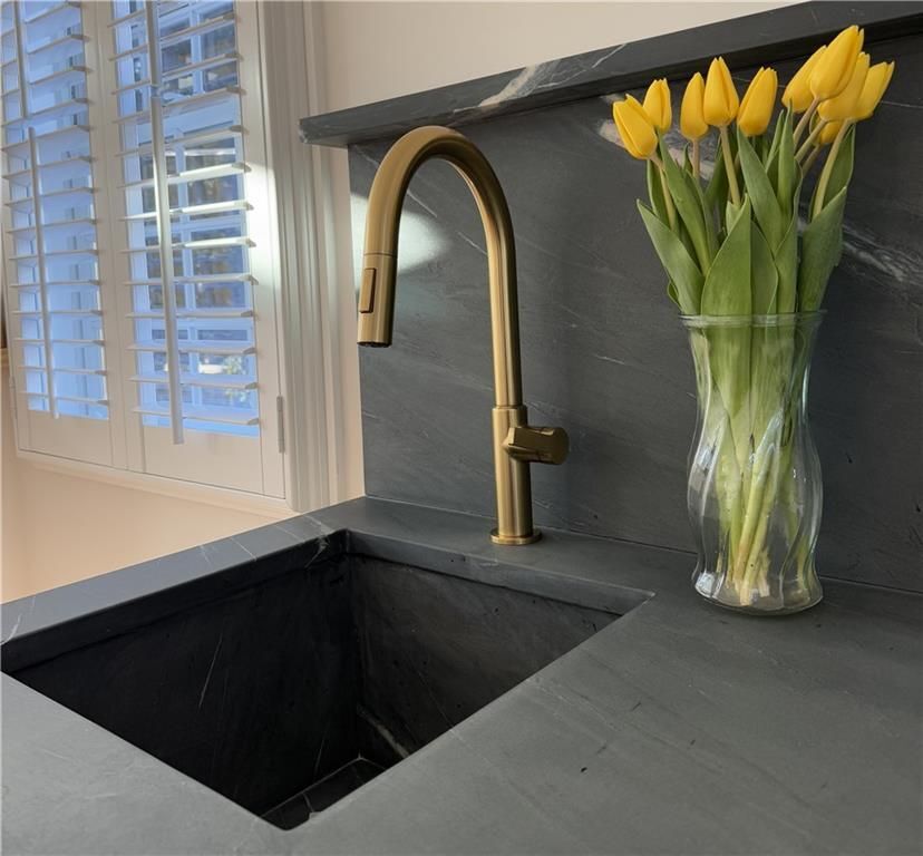 Building Photo - 4 Cliff Ave