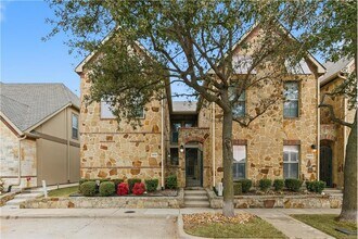 Building Photo - 8808 Paradise Dr