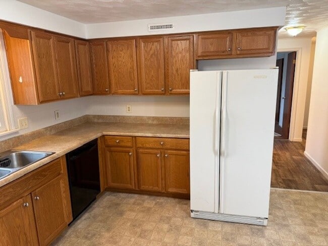 Building Photo - 3 Bedroom Jackson township Duplex