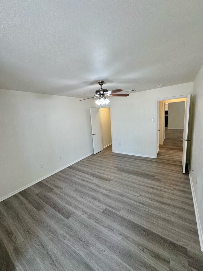 Building Photo - 4041 Evergreen St