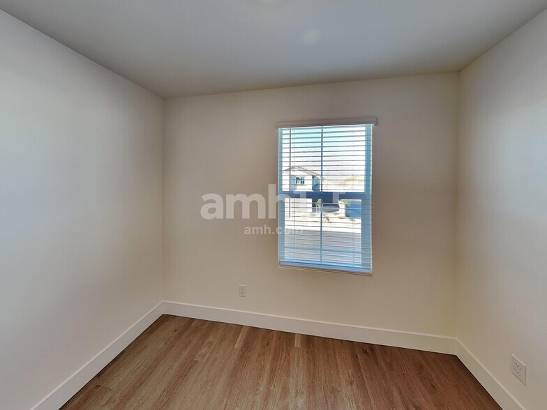 Building Photo - 10116 Cv Mountain St