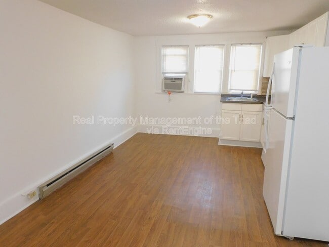 Building Photo - 810 Brent St SW