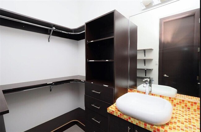 Building Photo - 28 Grovewood Ave