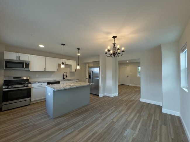 Building Photo - Spacious 3Bed/2Bath Townhome with Modern Amenities and Outdoor Space in Woodlawn MD