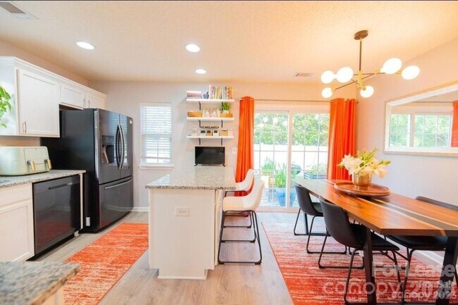Building Photo - 16855 Greenlawn Hills Ct