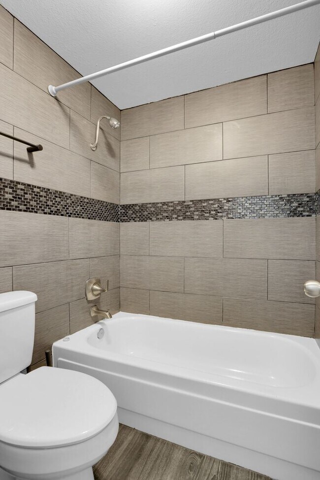 Building Photo - 1 Bedroom, 1 bath, 3rd floor Apartment