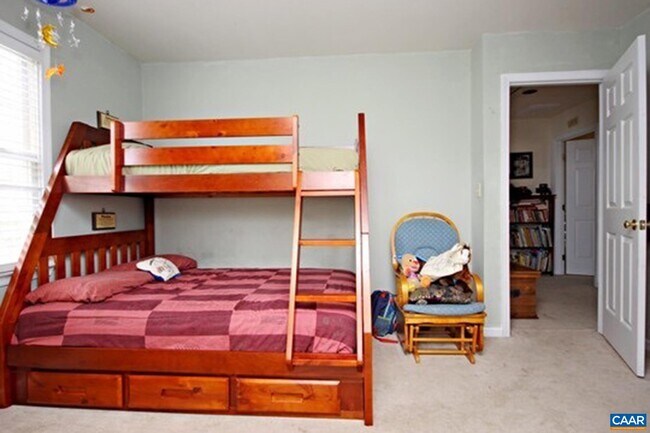 Building Photo - 755 King St