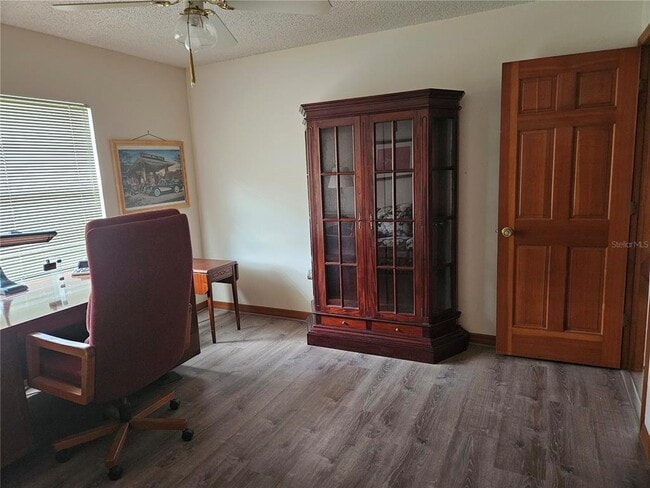 Building Photo - 2014 E View Dr